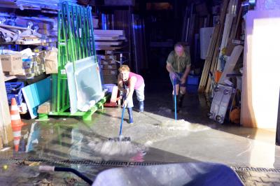 Heftiges Unwetter ueber Schorndorf - Mehrere Keller und Tiefgaragen unter Wasser - Feuerwehr im Dauereinsatz